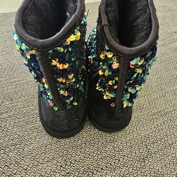 UGG Classic Short Stellar Sequin Boots - Picture 4 of 11